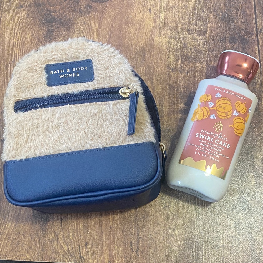 Bath & Body Works Pumpkin Swirl Cake Lotion with Blue and Tan Pouch